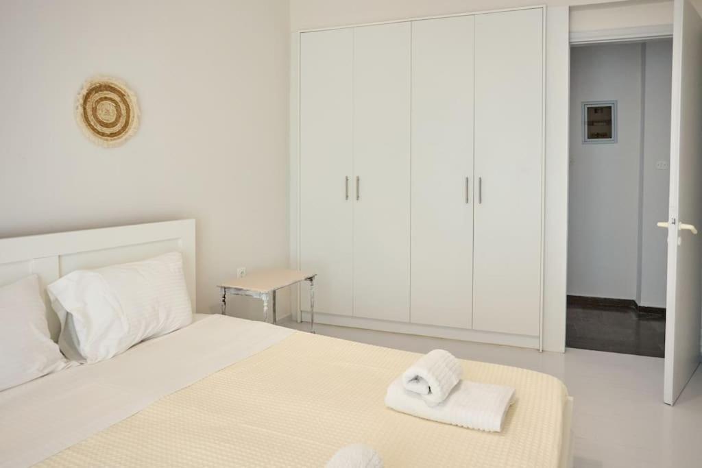 Panoramic White Blue Apartment Chios Town Bagian luar foto