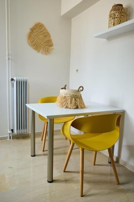 Panoramic White Blue Apartment Chios Town Bagian luar foto